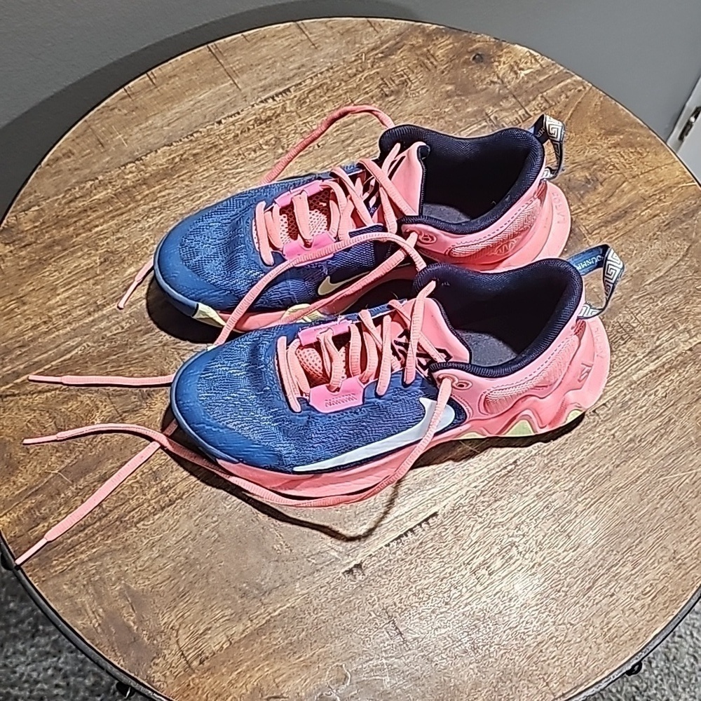 Nike Giannis Pink Immortality 2 size 4